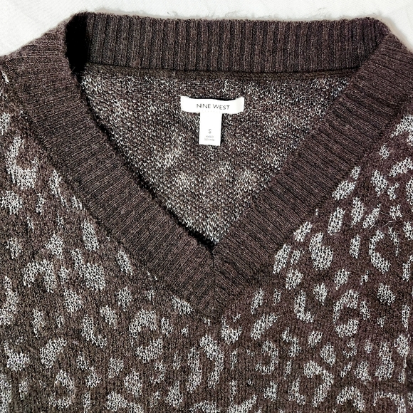 Nine West Animal Print V-Neck Sweater Womens Size S - Picture 2 of 7